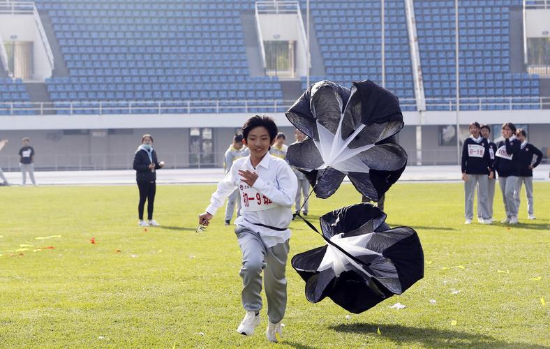 他打造未来